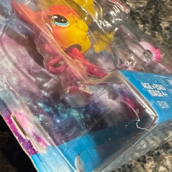 Littlest Pet Shop Galaxy Pets with Purple and Blue - Picture 4 of 5